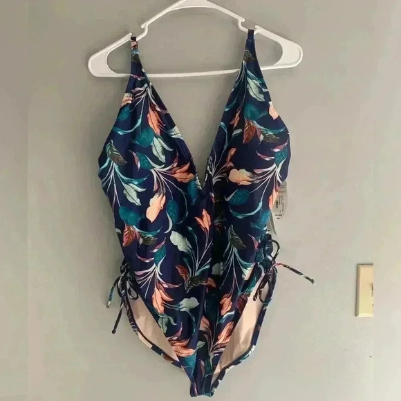 Woman’s Lush Leaves Blue Floral V Neck Adjustable Strap Plus One Piece Swimsuit - Picture 1 of 7